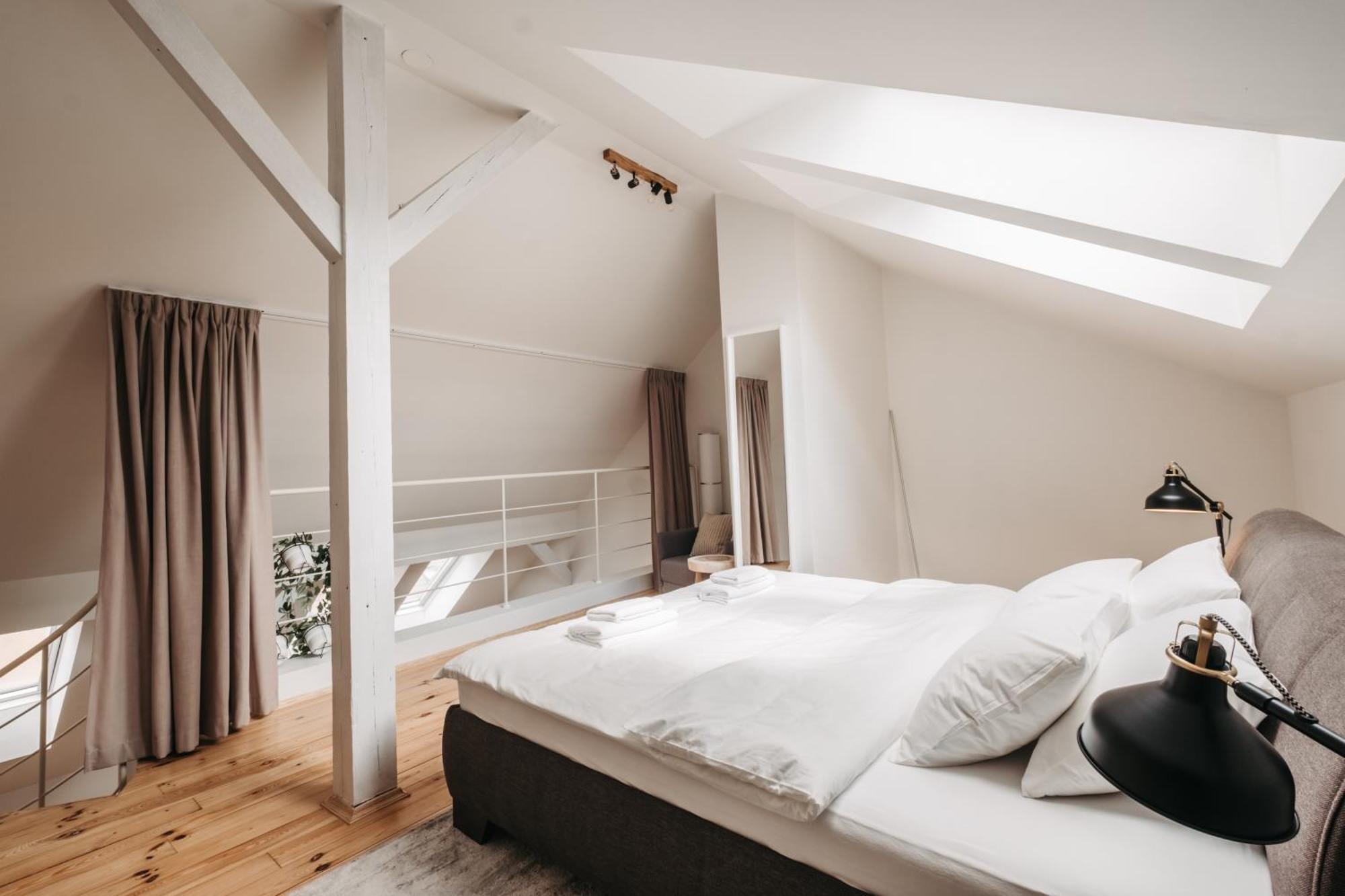 Apartment Modern Sunlit Loft With A/c In Prime Location