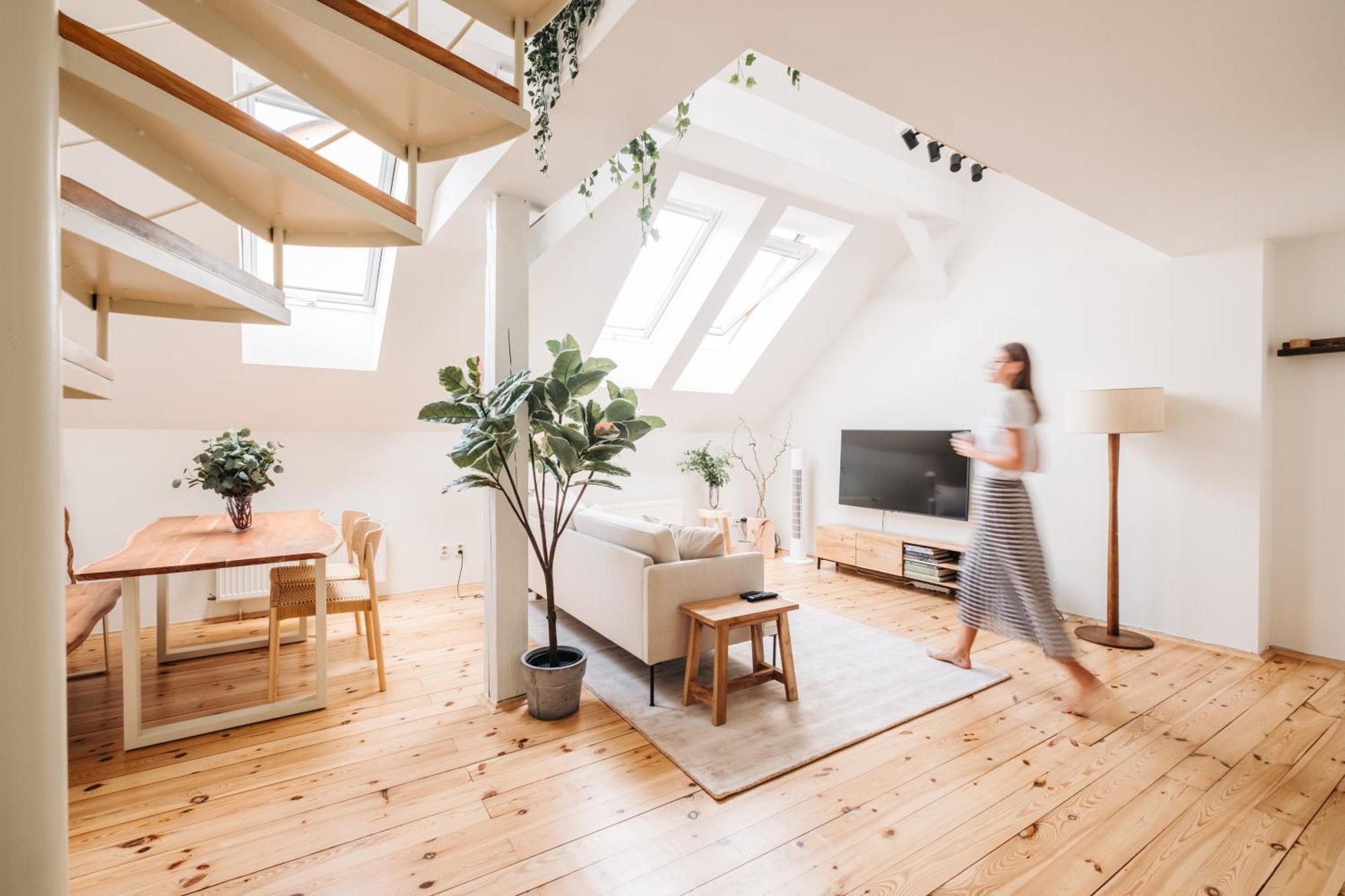 Modern Sunlit Loft With A/c In Prime Location * Prague