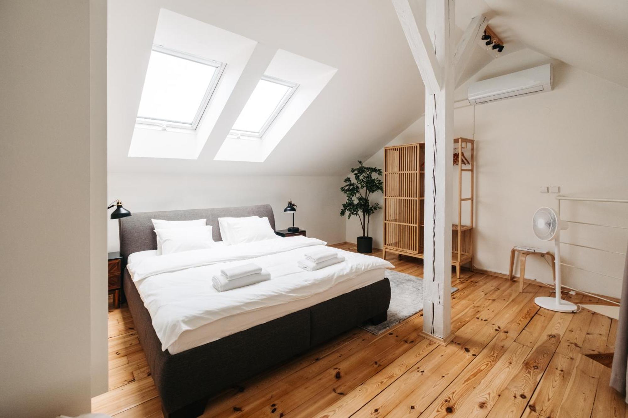 Apartment Modern Sunlit Loft With A/c In Prime Location *